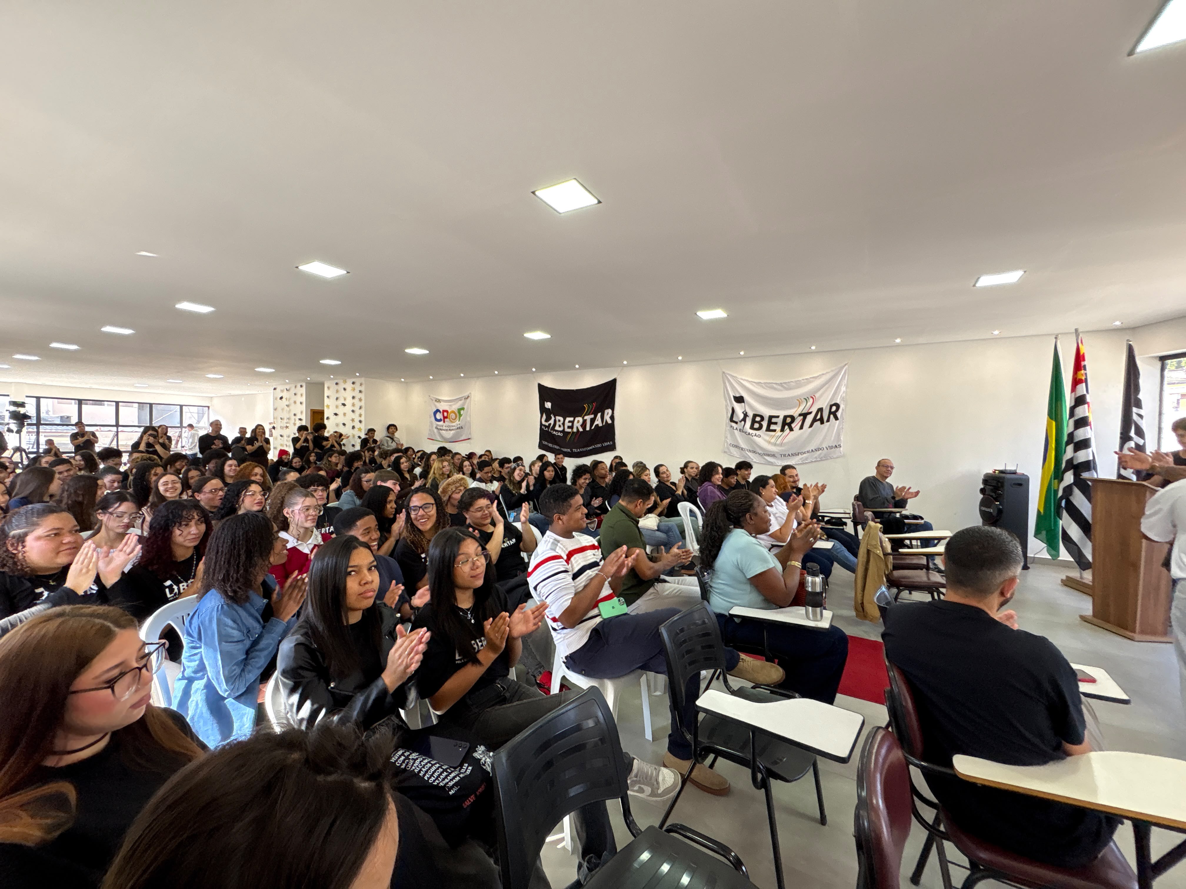Libertar pela Educação oferece aulões gratuitos em outubro